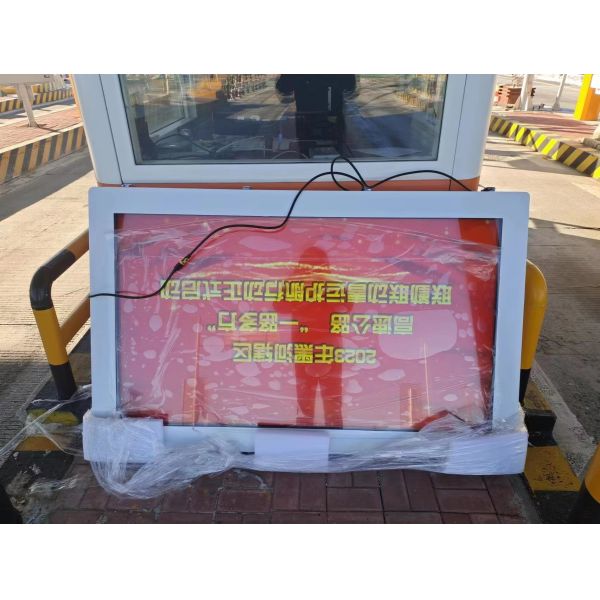 65 Inch 4K Resolution IP65 Waterproof Outdoor Digital Signage LCD Advertising Billboard