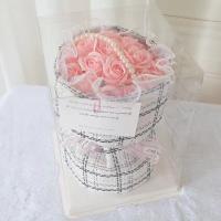 Cadeaux pour la fête internationale de la femme, la fête des mères, bouquets d'anniversaire, savon, œillets et roses pour les enseignants