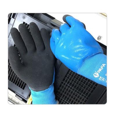 A manutenção geral cortou luvas altas resistentes da segurança da mão da destreza para o ambiente frio