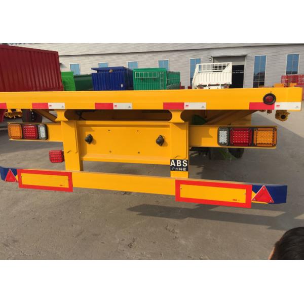 バルク貨物を運ぶ3つの車軸平面トレーラーに荷を積む30トン