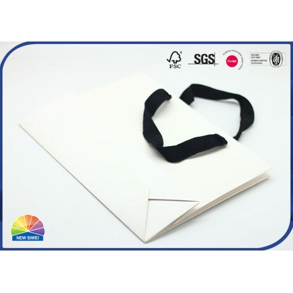Big 200gsm Coated Paper Gift Bag Matte Lamination With Handle Luxury Product