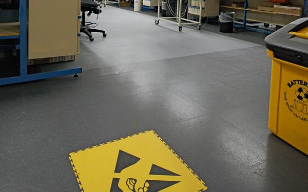 ESD Interlocking PVC Garage Flooring 10 Ohm ESD Flooring Tiles