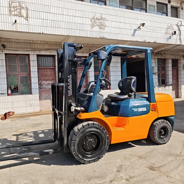 Peinture d'origine Toyota chariot élévateur 3,5 tonnes Usé Japon Original machine d'occasion