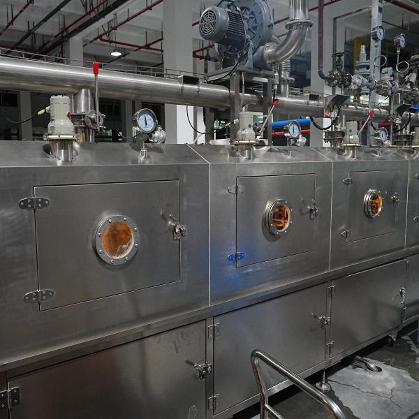 La machine à manchon automatique à rouleaux à grande vitesse emballe jusqu'à 58000 conteneurs par heure Peiyu 6ème génération Machine d'étiquetage à manchon Solution d'étiquetage à manchon pour lignes aseptiques