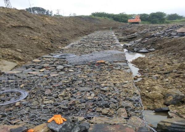 Rock Filled 2.7mm Hexagonal Wire Mesh For Retaining Wall