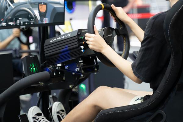 Cabina do piloto do jogo da raça da movimentação direta de Cammus com o pedal ajustável do ângulo