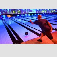 Équipement de sport intérieur Pistes de bowling synthétiques aux motifs et couleurs lumineux variés