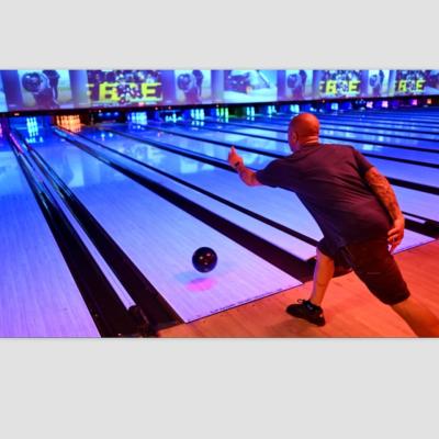 Indoor Sports Equipment Synthetic Bowling Lanes with Various Glow Patterns and Colors