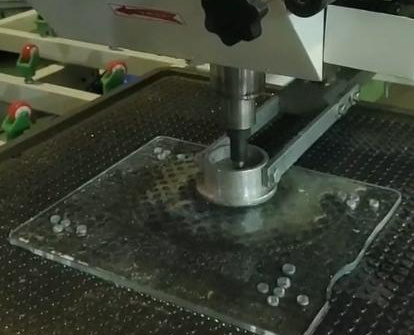 Стеклянная буровая машина с сертификацией CE напряжение 380V / 50Hz / 3 фазы автоматическая