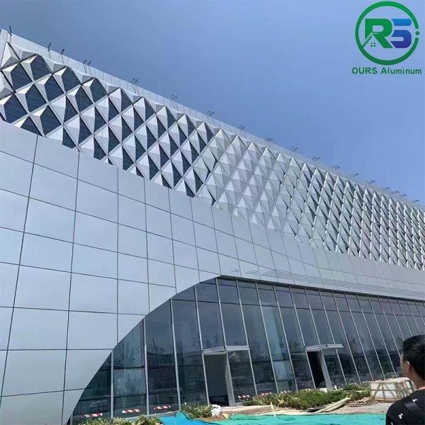 Aluminum Wall Panels 0.6-3.5mm Thickness in Wine Red for Versatile Protection and Adjustable Vision Height