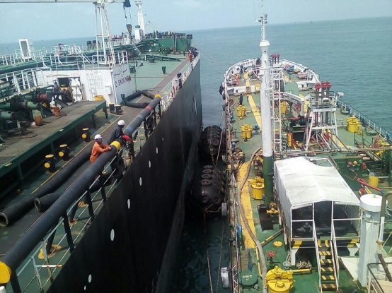 STS Marine Ship Yokohama Type Pneumatic Rubber Fender With Tires And Chain