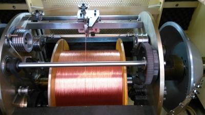 Fio de cobre da cabeça dobro que torce a máquina 1.2Kgf com largura ajustável