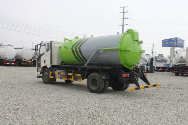 18000kg Jiefang J6L Sewage Suction Truck Vehicle Diesel Manual Transmission