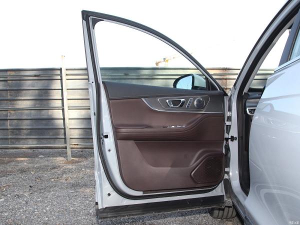 SUV de carro a gasolina 5 lugares Chery Tiggo8 PRO 290t 2WD Vast Edition com solicitação personalizada