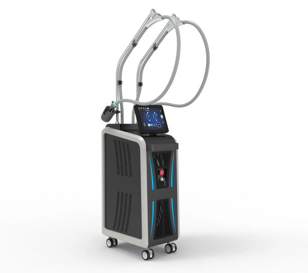 Salon de beauté utilise une machine à ondes de refroidissement pour réduire la cellulite