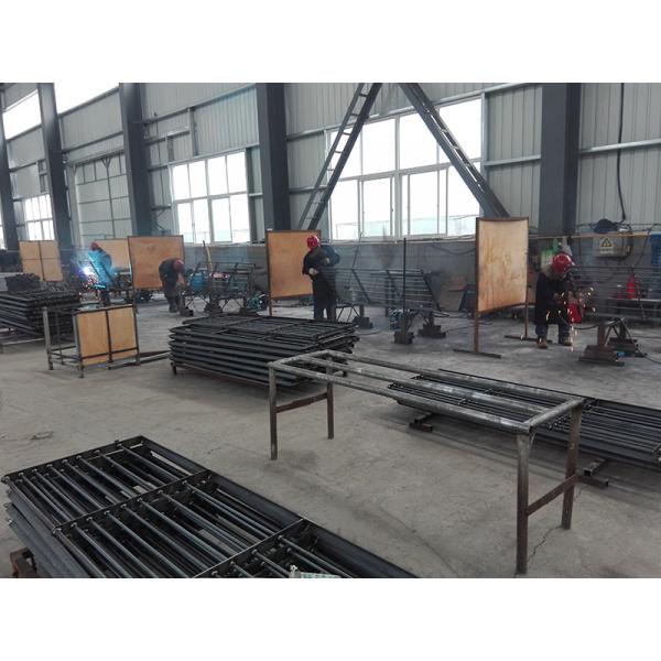 Galvanized Pig Farm Equipment Pig Farrowing Pen Gray Color Alkali Resistance