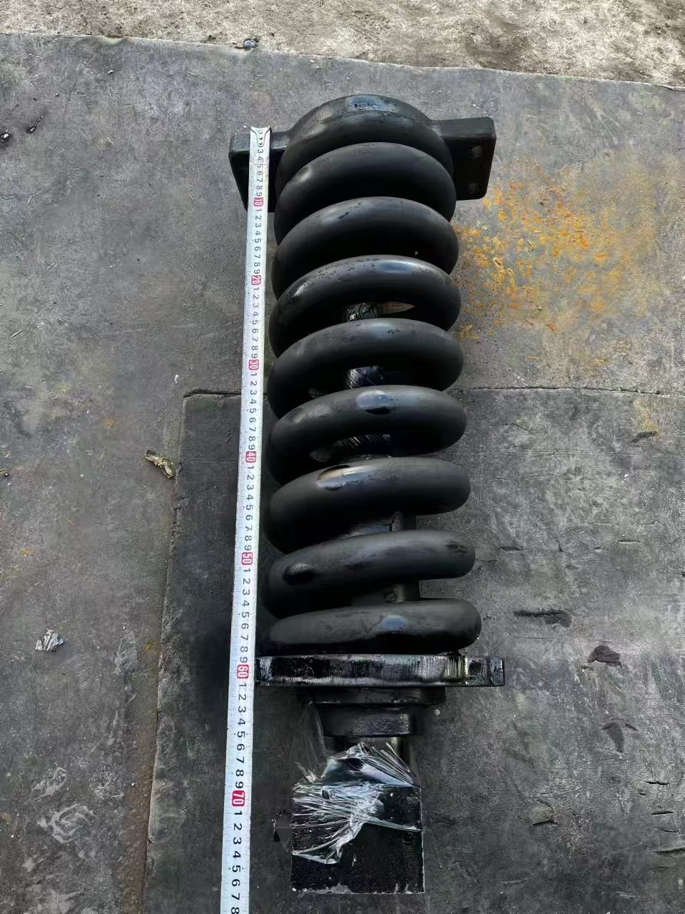 Track Adjuster Cylinder Assembly with Recoil Spring for CAT E320D/GC Excavator, High-Strength Forged Alloy Steel, Heat Treated, Leak-Proof