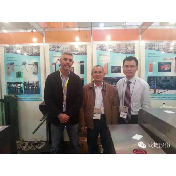 Puertas electrónicas ajustables de aluminio de la barrera del brazo 3~5s Rfid