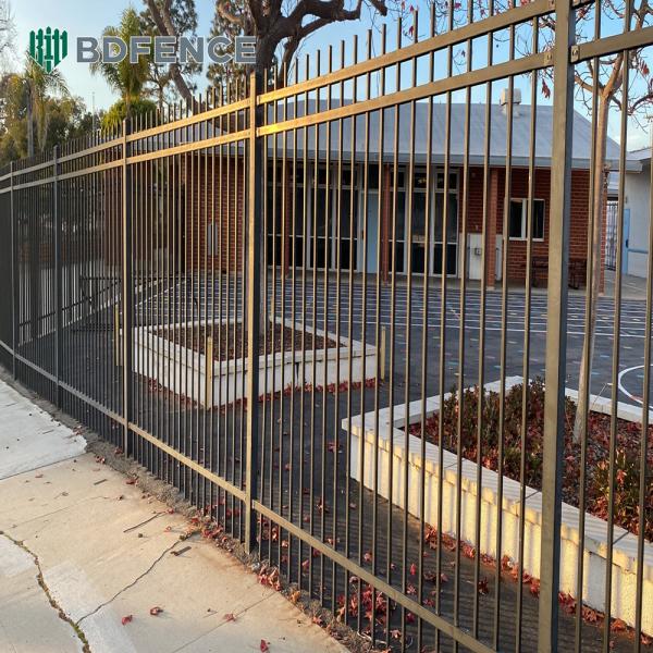 Front Yard Tubular Steel Fence Curb Enhancer