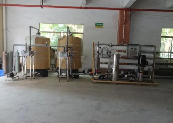 8TPH 14kW FRP Tanks RO Industrial Auto Drinking Water Treatment Machine With Operational Status Indicators