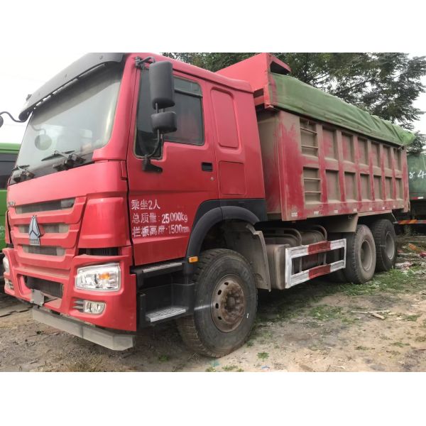 SINOTRUK 6x2 4x2 Howo Sitrak G5S 330hp Cargo Trucks for Sale