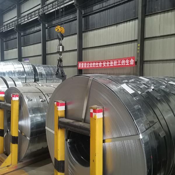 ISO9001 bobine d'acier galvanisé laminée à chaud pour la construction largeur 0,8*1250 mm