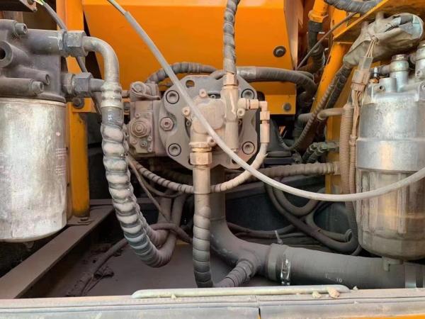 Excavadora Sany SY135C com cilindro hidráulico original usado com 13500 peso operacional