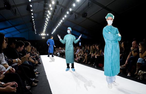 Breathable SMS Surgical Gowns With Paper-poly Pouch Sterilized,the hot-selling blue non-woven disposable surgical gown