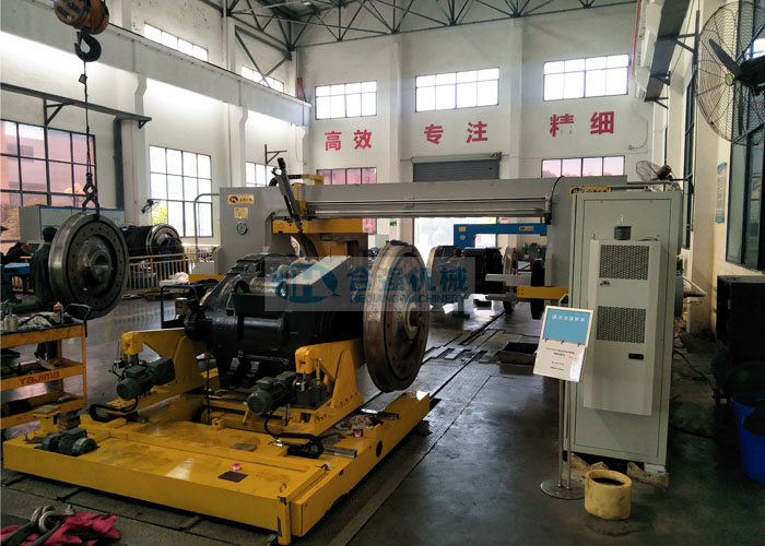 Установка впрыски масла прессы колеса CNC 350 тонн горизонтальная