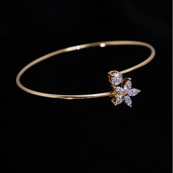 Customized 18K Gold Flower Diamond Bracelet IGI GIA Lab Grown Diamond for Engagement or Wedding Banquet Fine Jewelry