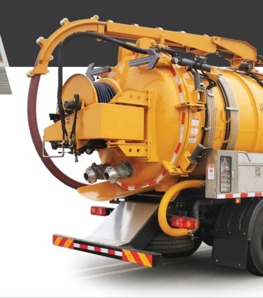 Powerful Cleaning Suction Truck C13000 For Heavy Duty Waste Management