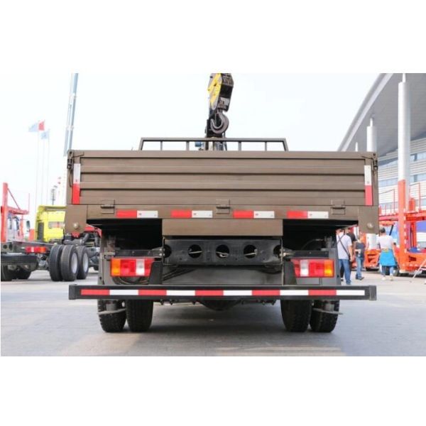 HOWO 4X2 Mini Truck Crawler Crane Capacity 3ton Factory Price for Sale