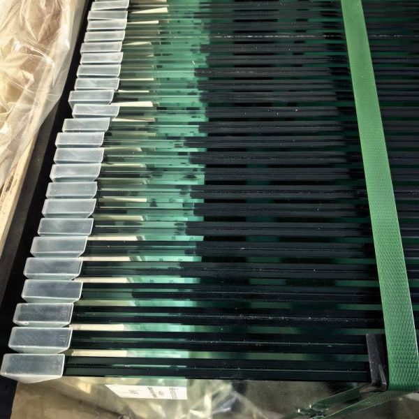 3+3mm 5+5mm Laminated Glass Super White PVB Toughened Laminated Safety Glass