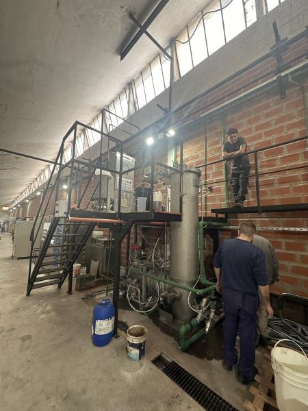 Vertical Package Yarn Dyeing Machine Water Saving High Temperature Dyeing
