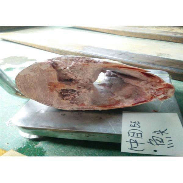 Под головой мяса тунца ребра моря 18 градусов свежей желтой