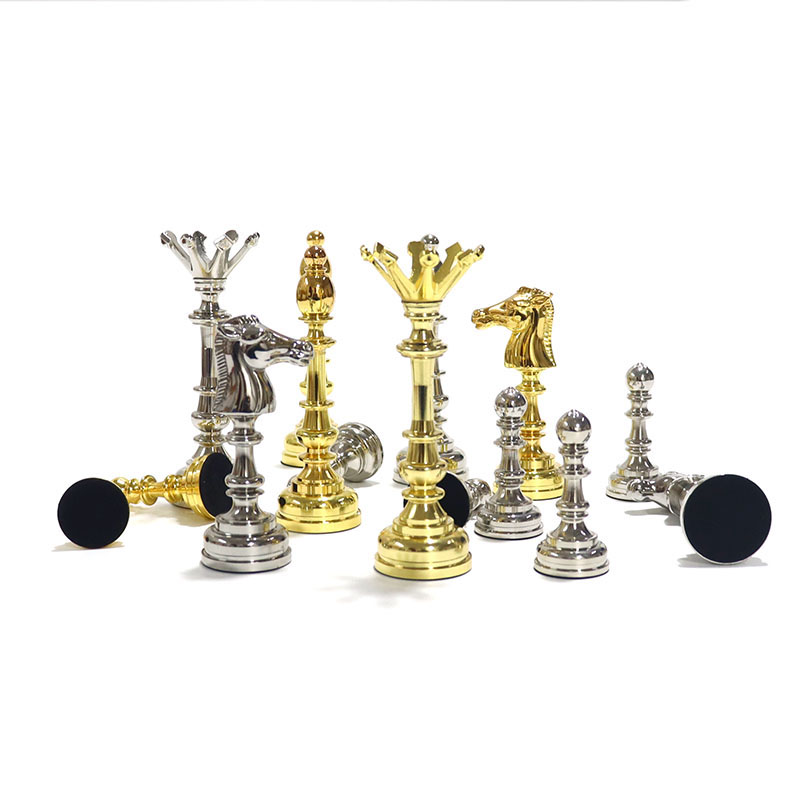 Luxury Zinc Alloy Chess Set with Foldable Wooden Board and Customized Logo for Adults and Children