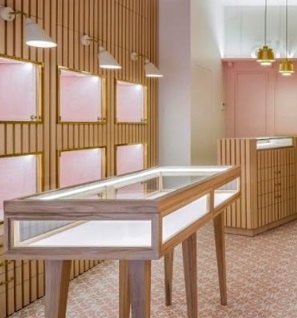 French Retro Pink Wood Grain Jewelry Display Case Reception Desk Set LED High-End Custom Design for Luxury Boutique Showroom