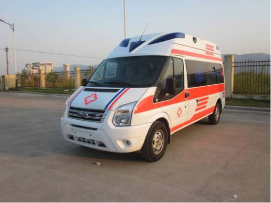 Ford Long Axle Medical Emergency Ambulance 9 Seat Front Rear Drive 4×2