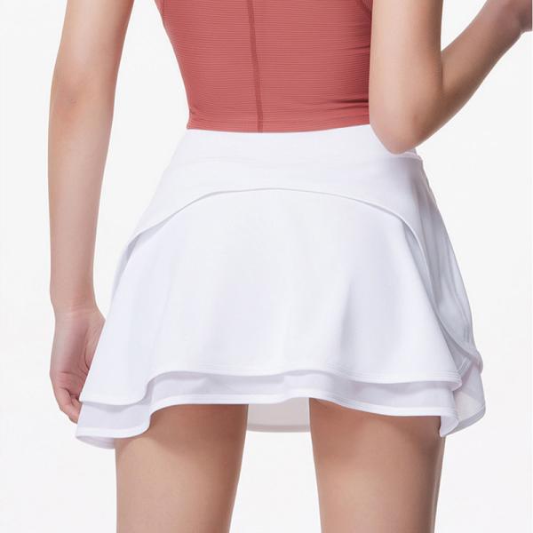 Высокие женщины разминки талии играют в гольф обходят слепимость дизайна сетки анти- с шортами