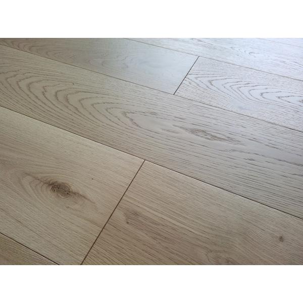 Selected Grade Natural Invisible Lacquered Oak Engineered Wood Flooring