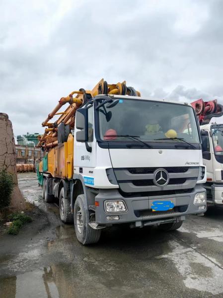 Pompes à béton d'occasion Poids total 42870kgs sur une Mercedes Benz Xc Mg 56 M avec pièces