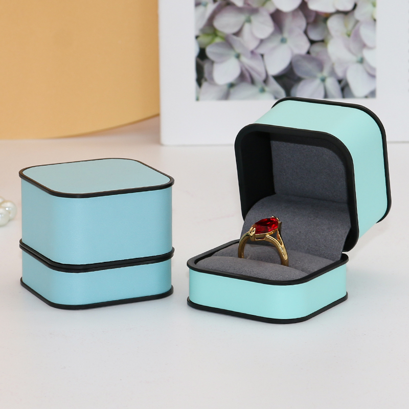 Plastic PU Leather Jewelry Box Small Jewelry Set Box With Hinge Closure Multi Color