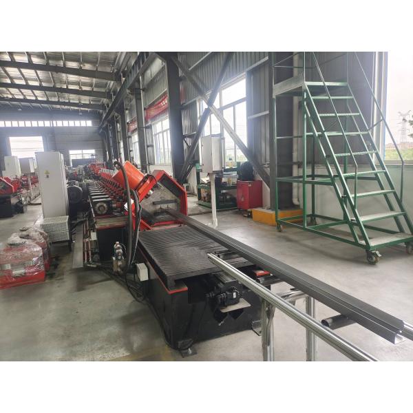 2Máquina de moldagem de rolos de canal de.0 mm U com furos perfurados