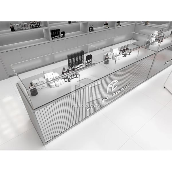 Дисплей Skincare вычуры включает мебель в набор отложенных изменений магазинов макияжа имени со светом приведенным