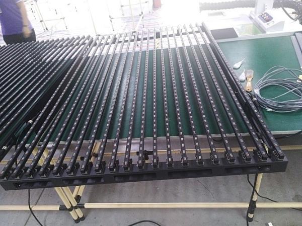 P25 Outdoor Grille Building Facade LED Transparent Screen 7200CD/Sqm