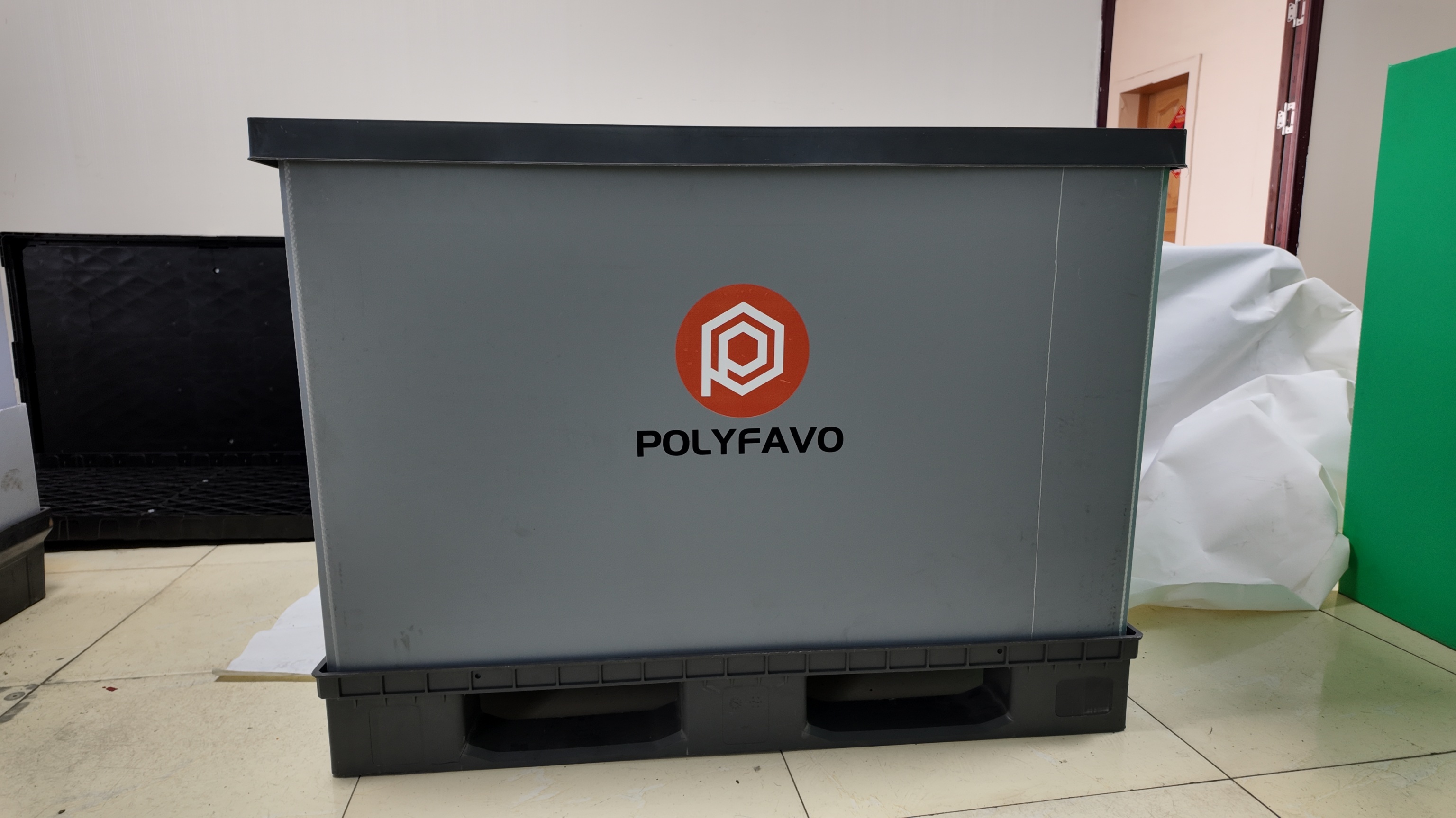 Collapsible Pallet Box 1200x800mm PP Honeycomb Foldable Container 4-Way Entry Fumigation Free Returnable for Auto Food Logistics