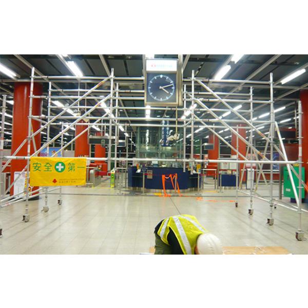 Échafaudage polyvalent et durable 200 kg/m2 pour l'entretien des gares