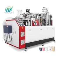 O café automático do formulário faz a maquinaria da fabricação do copo de papel