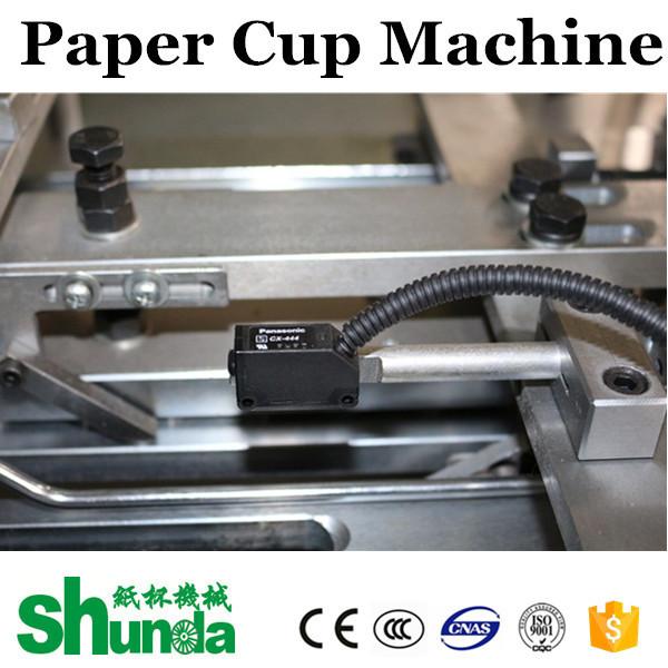 Copo de papel de alta velocidade que faz a ondinha da maquinaria a máquina Sleeving dobro do copo de papel da parede