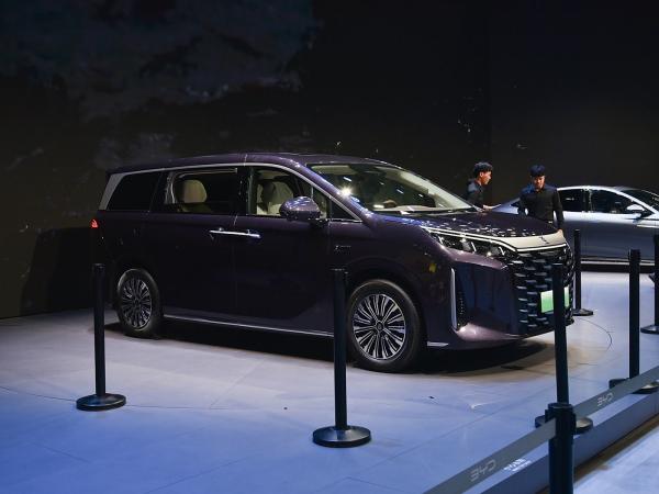 High Speed Electric Vehicle 5 Door 7 Seat BYD Xia MPV New Energy Hybrid Gas Car